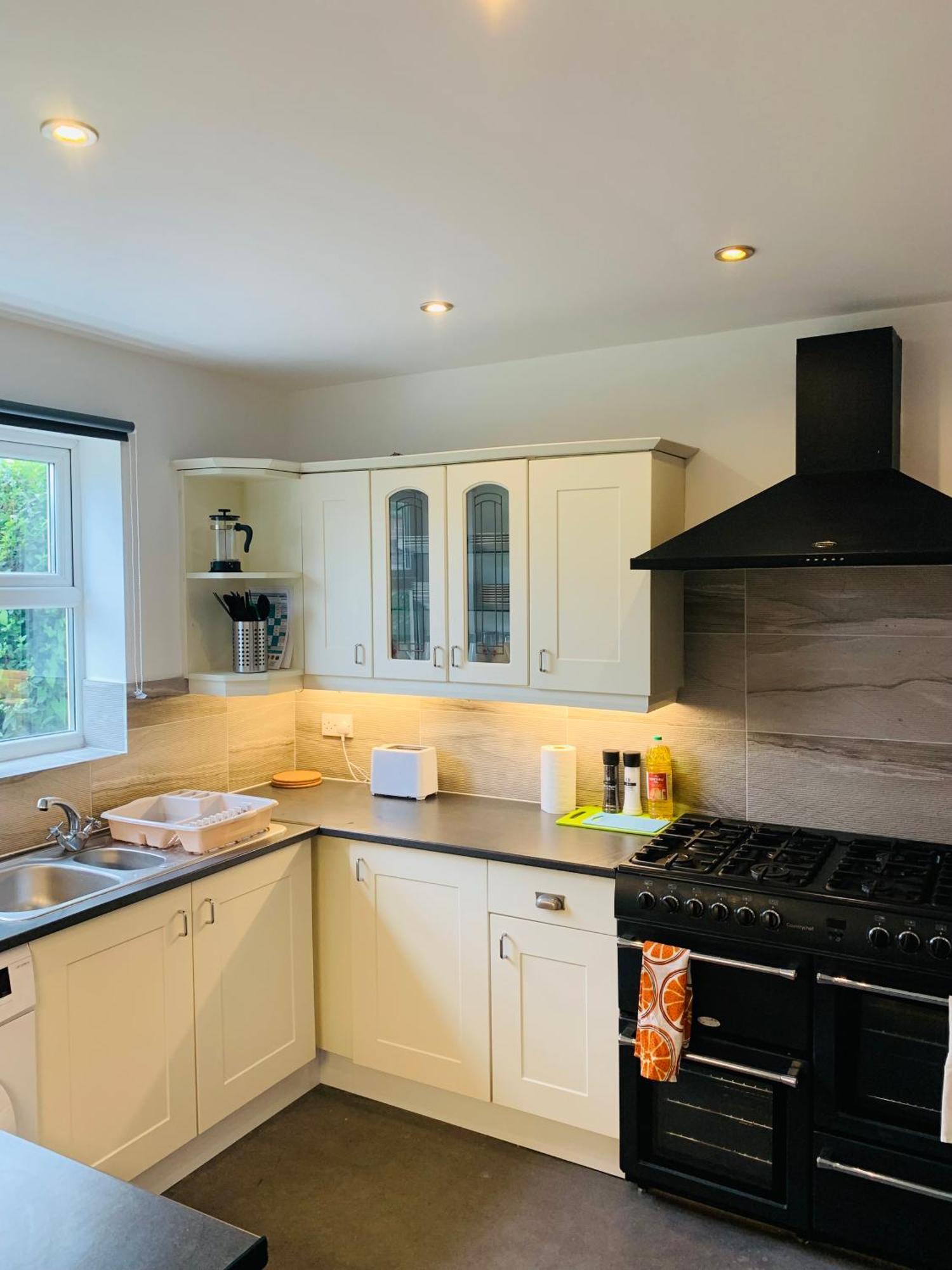 Chic 5 Bedroom House With Private Parking & Garden Bristol Exterior foto